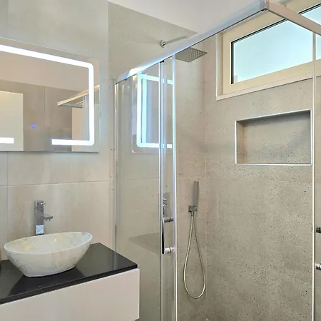 Perla Modern Penthouse 217 アパート ドゥラス